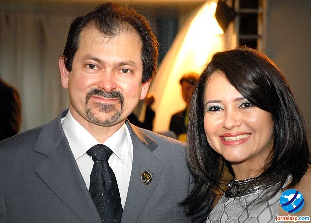 <b>...</b> o pai do empresário <b>Reginaldo Carvalho</b> (na foto ao lado da esposa <b>...</b> - grupo-carvalho-reginaldo-e-van