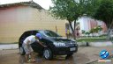Lavador, lavando carros com a água da prefeitura