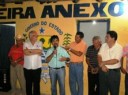 Autoridades inaugurando uma Escola 