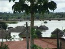 Casas praticamente coberta pelas águas