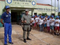 Alunos do PST visitando o Quartel