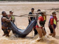 Bombeiros com um corpo em Cocal