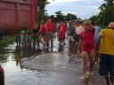 Homens trabalhando na pista