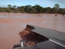 Rodovia cortada pela enchente