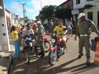 Guardas de Trânsito fiscalizam motociclistas