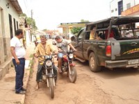 Condutores de veiculos andando na contramão