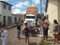 Populares e o caminhão