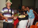 Paulo Eduardo cantando