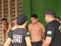 Policiais e presos