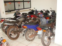 Motos