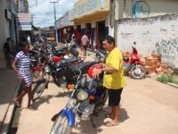 Motos no meio da Rua