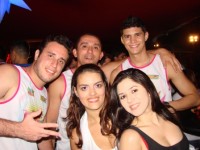 Fernanda com amigos e primos