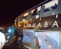 Onibus destruido