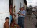Castro conversando com eleitores