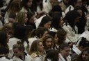 pessoas orando no vaticano