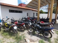 Motos