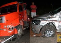 NOT-dois-veiculos-colidem-apos-motorista-tentar-desviar-de-ciclista-em-cocal1390821001_460_322