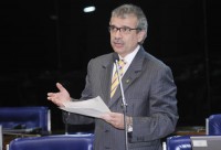 Senador João Vicente Claudino (PTB-PI) pede voto de aplauso pelos 40 anos da TV Rádio Clube de Teresina, afiliada da Rede Glob