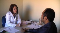 promotor-romulo-cordao-em-conversa-com-a-medica-cubana-claritza-damarys-254986
