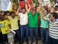 o-candidato-ao-senado-wilson-martins-com-ze-filho-261212
