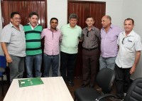 walter-prefeito-de-agricolandia-e-presidente-da-ampar-raislan-prefeito-de-passagem-franca-do-piaui-chico-pereira-prefeito-de-barro-duro-e-pedro-do-nino-ex-prefeito-de-sao--260494