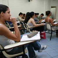 escola-escolas-aluno-alunos-faculdade-enem-prova-estudo-professor-aula-sala--tddsr4185829-f3