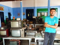 ferro-de-passar,-pele-de-cobra,-radio-velho,-alias-tudo-de-velho-qualquer-sobra-de-historia-chico-museu-coleciona-em-esperantina--pi1412003913