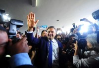thumb-r-660x456-0x0o-brasil-despertou-afirma-aecio-neves-durante-seu-retorno-ao-congresso-nacional-441edbcc-ccd4-456e-9100-2a3b8b5ea991
