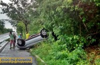 carro-foi-parar-no-acostamento-349203